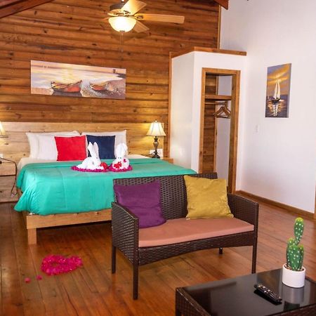 Hotel And Dive Center Roatan Yacht Club French Harbour Exteriör bild