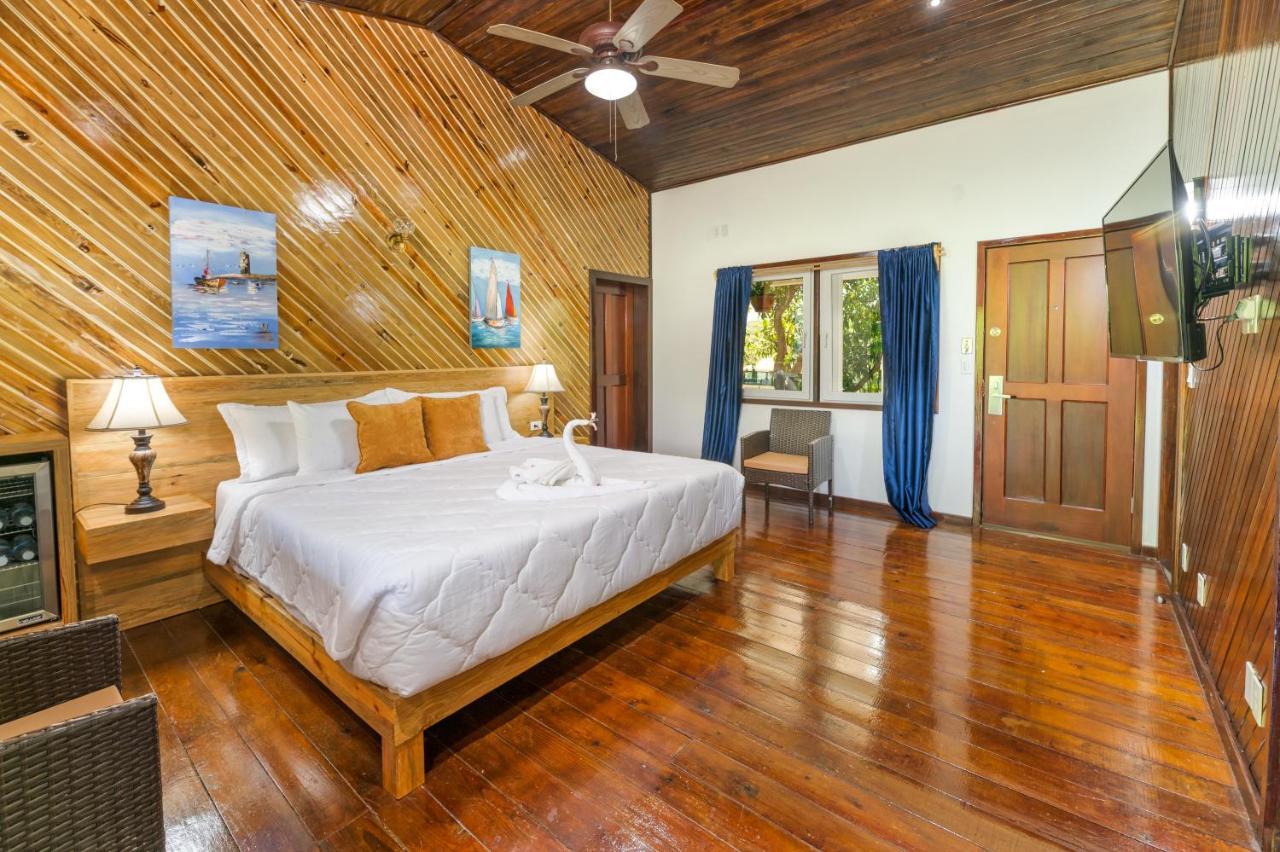 Hotel And Dive Center Roatan Yacht Club French Harbour Exteriör bild