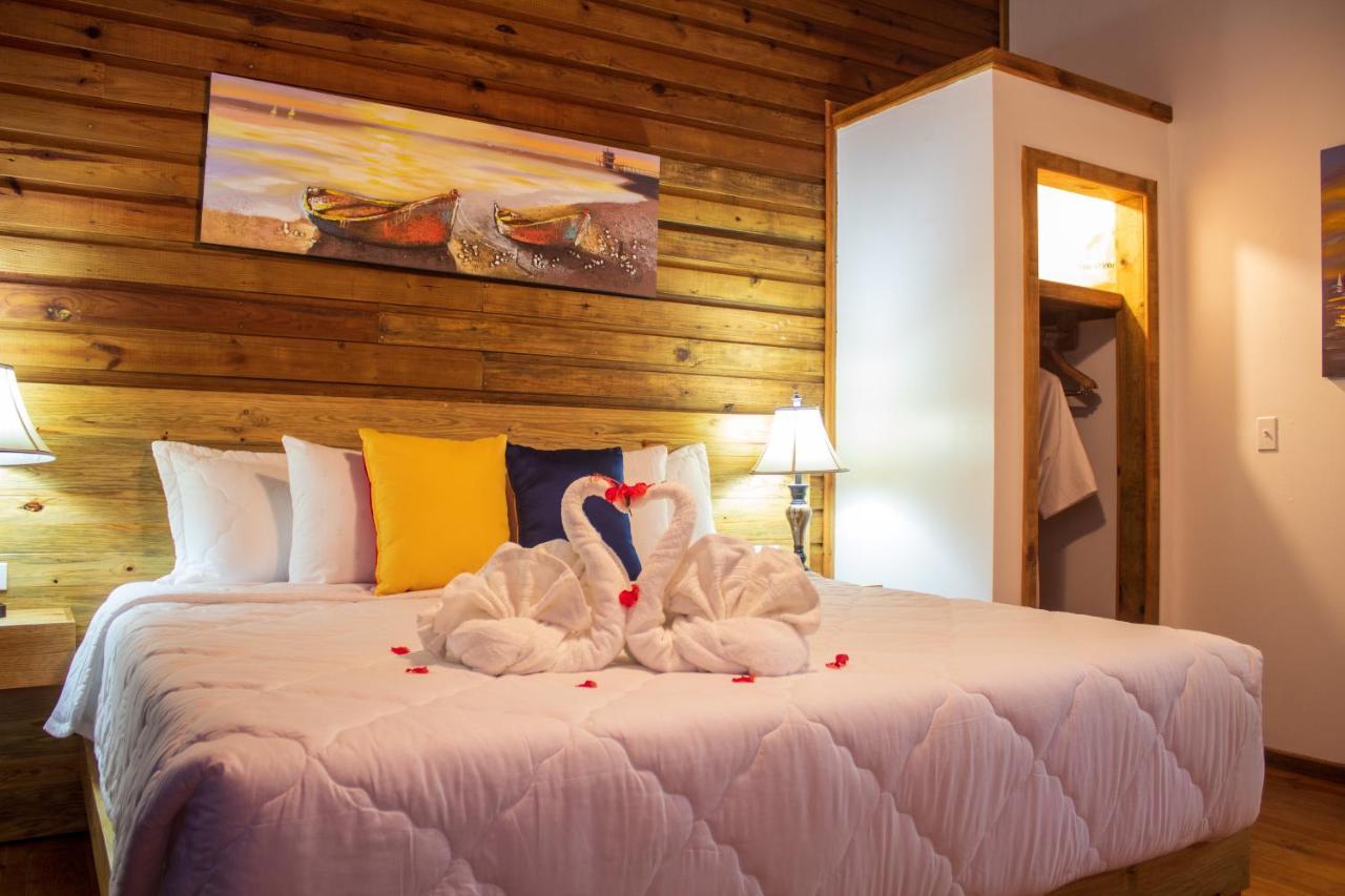 Hotel And Dive Center Roatan Yacht Club French Harbour Exteriör bild