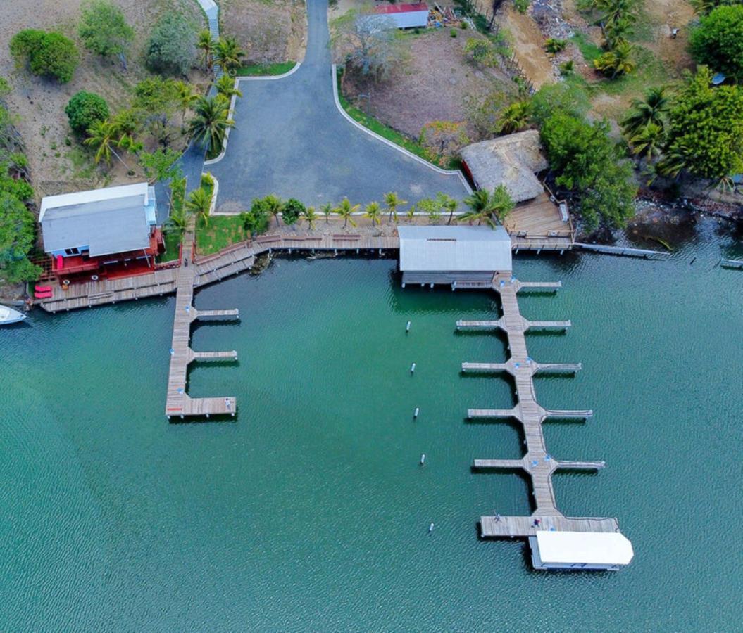 Hotel And Dive Center Roatan Yacht Club French Harbour Exteriör bild