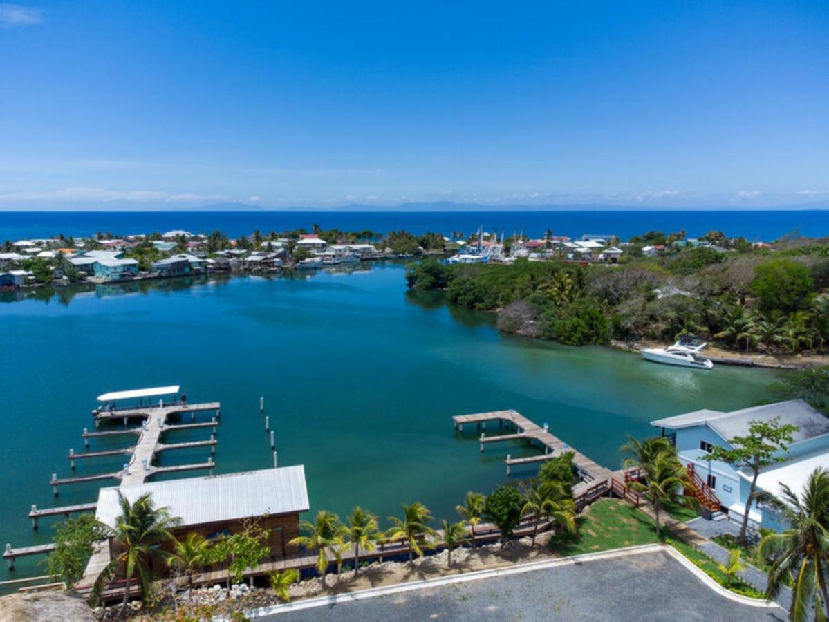 Hotel And Dive Center Roatan Yacht Club French Harbour Exteriör bild