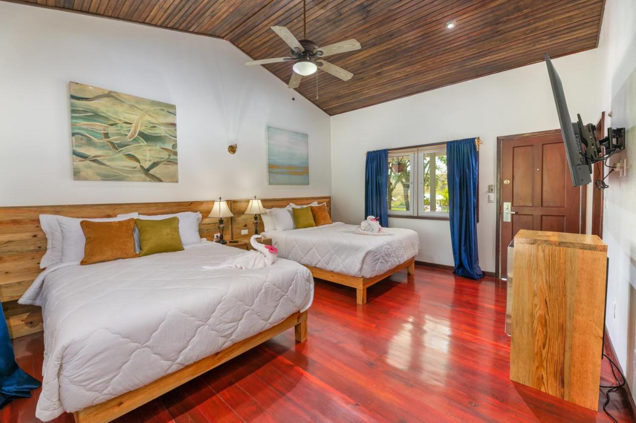 Hotel And Dive Center Roatan Yacht Club French Harbour Exteriör bild