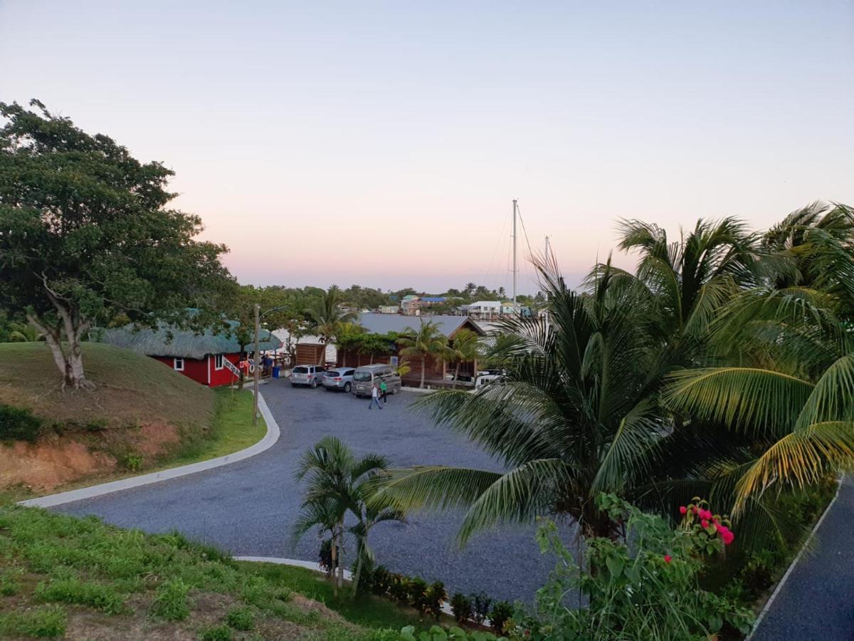 Hotel And Dive Center Roatan Yacht Club French Harbour Exteriör bild