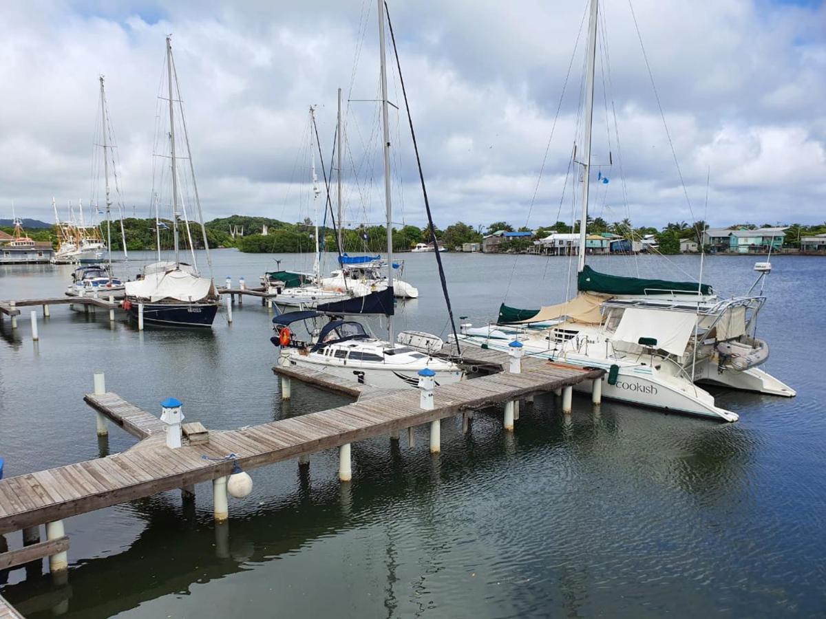 Hotel And Dive Center Roatan Yacht Club French Harbour Exteriör bild