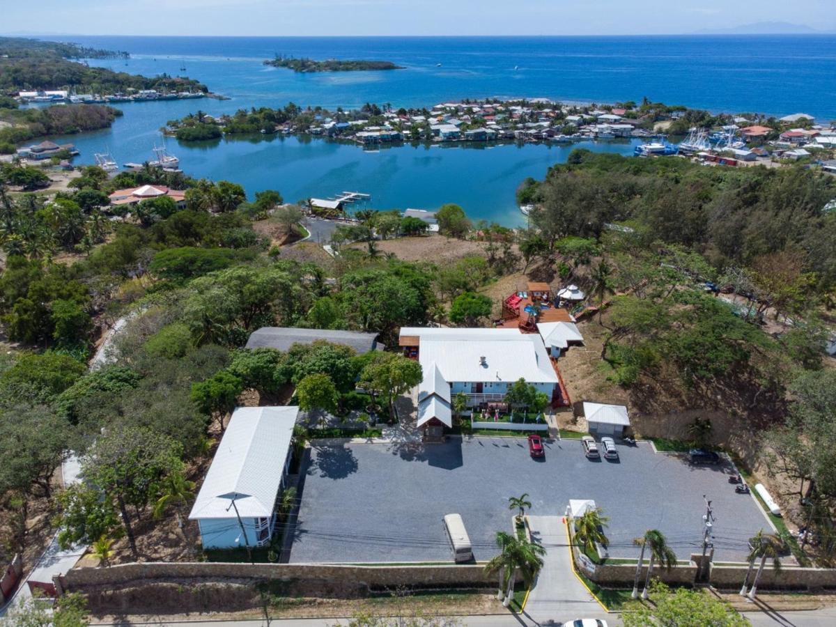 Hotel And Dive Center Roatan Yacht Club French Harbour Exteriör bild