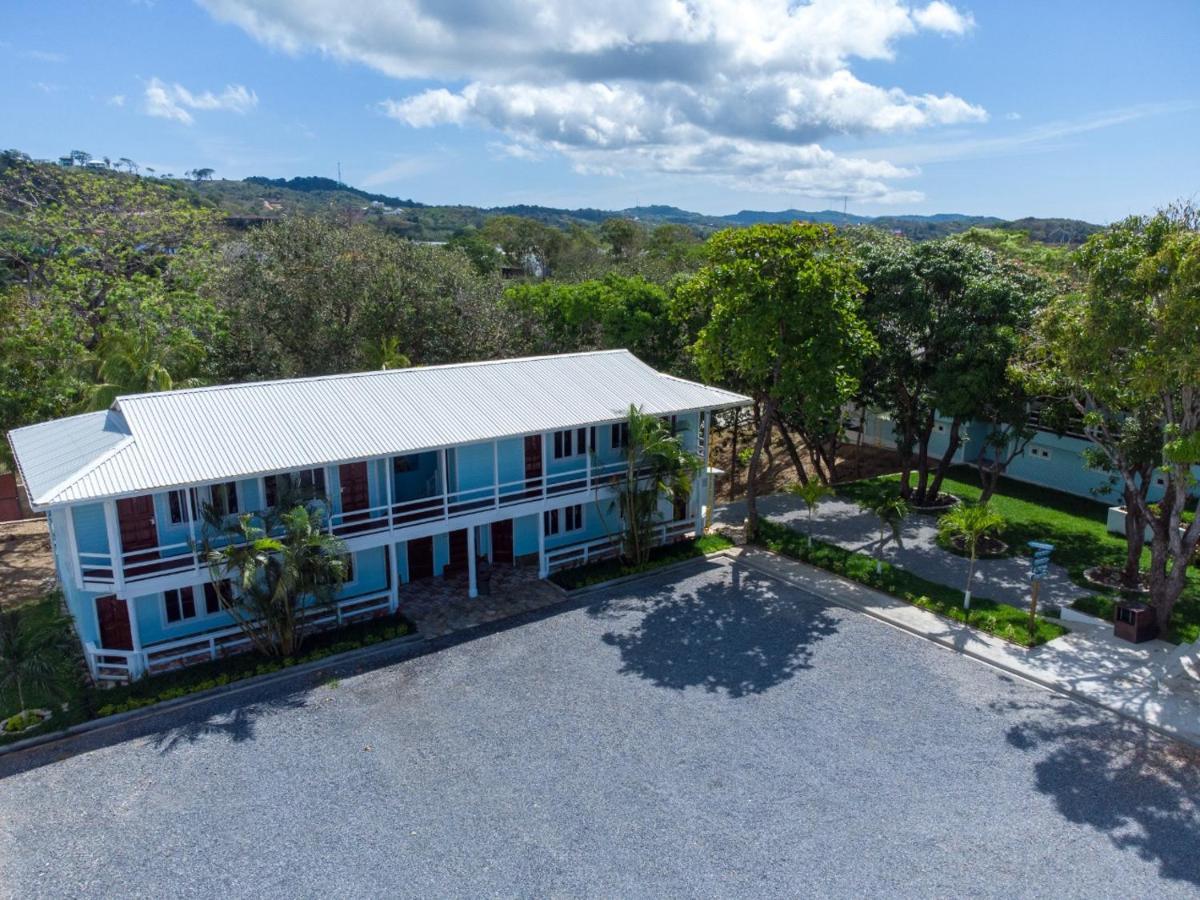 Hotel And Dive Center Roatan Yacht Club French Harbour Exteriör bild