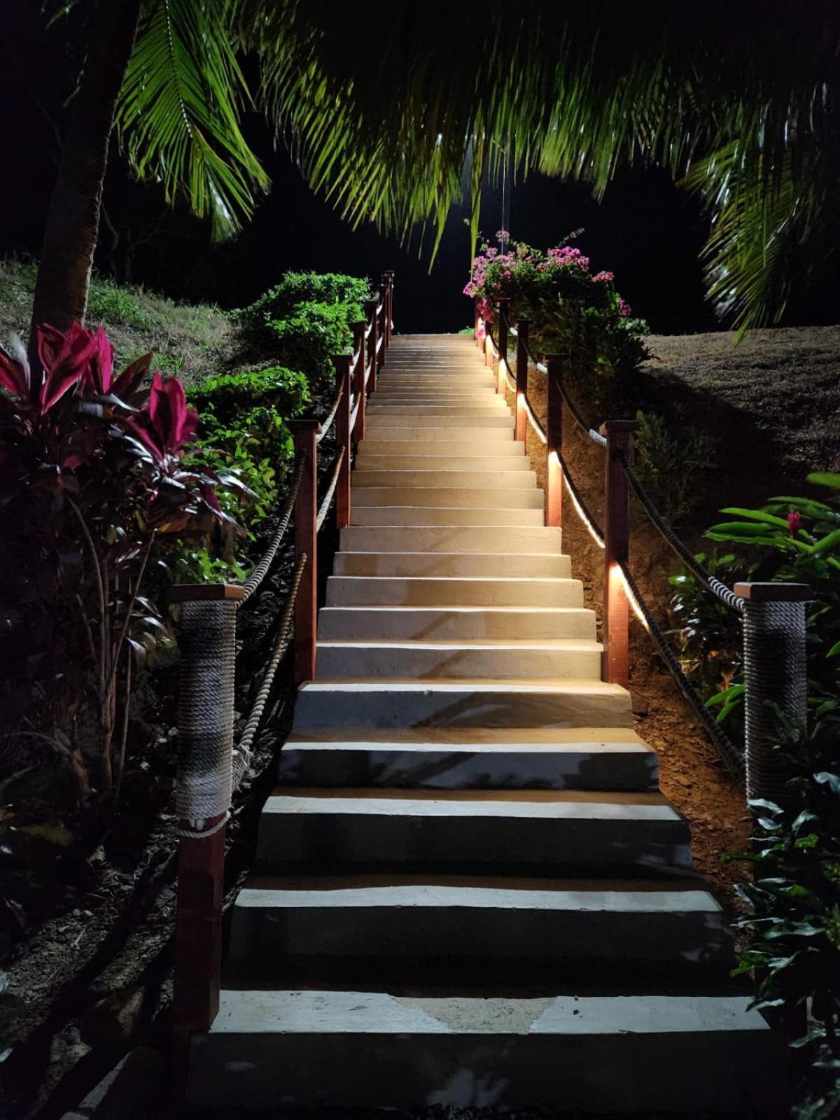Hotel And Dive Center Roatan Yacht Club French Harbour Exteriör bild